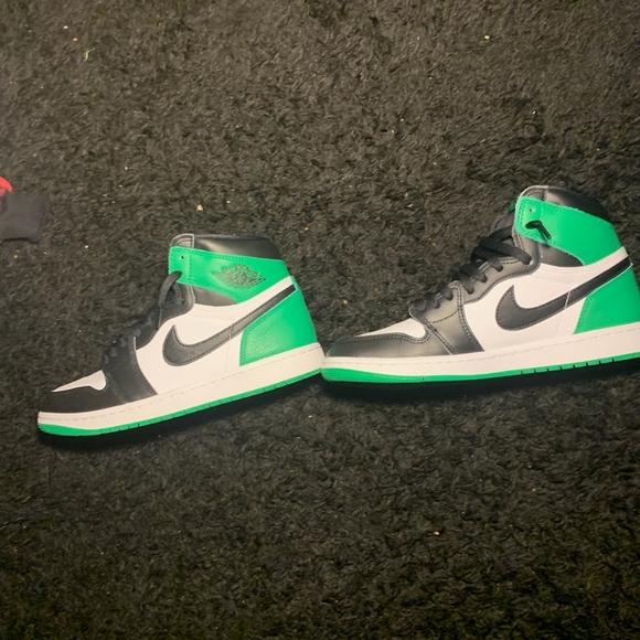 Jordan 1 shoes - Picture 2 of 3